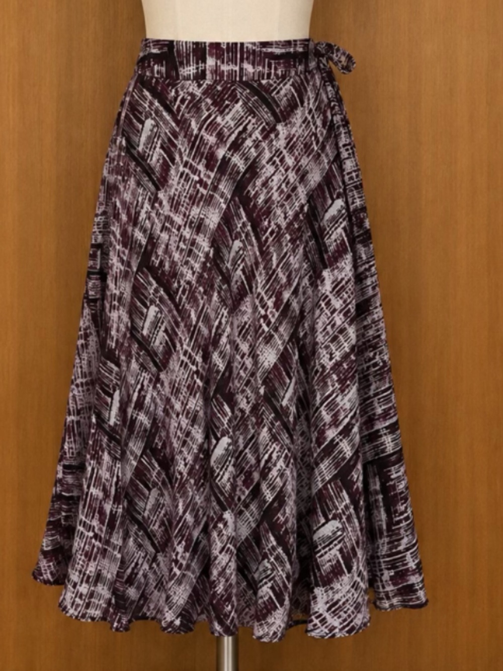 Jones New York Purple, Gray &. Black Patterned Circle Skirt, lined. 100% wool.